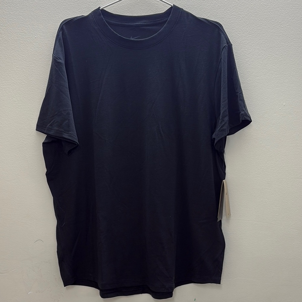 Nike  Women Black Short Sleeve Tee Size M NWT 925